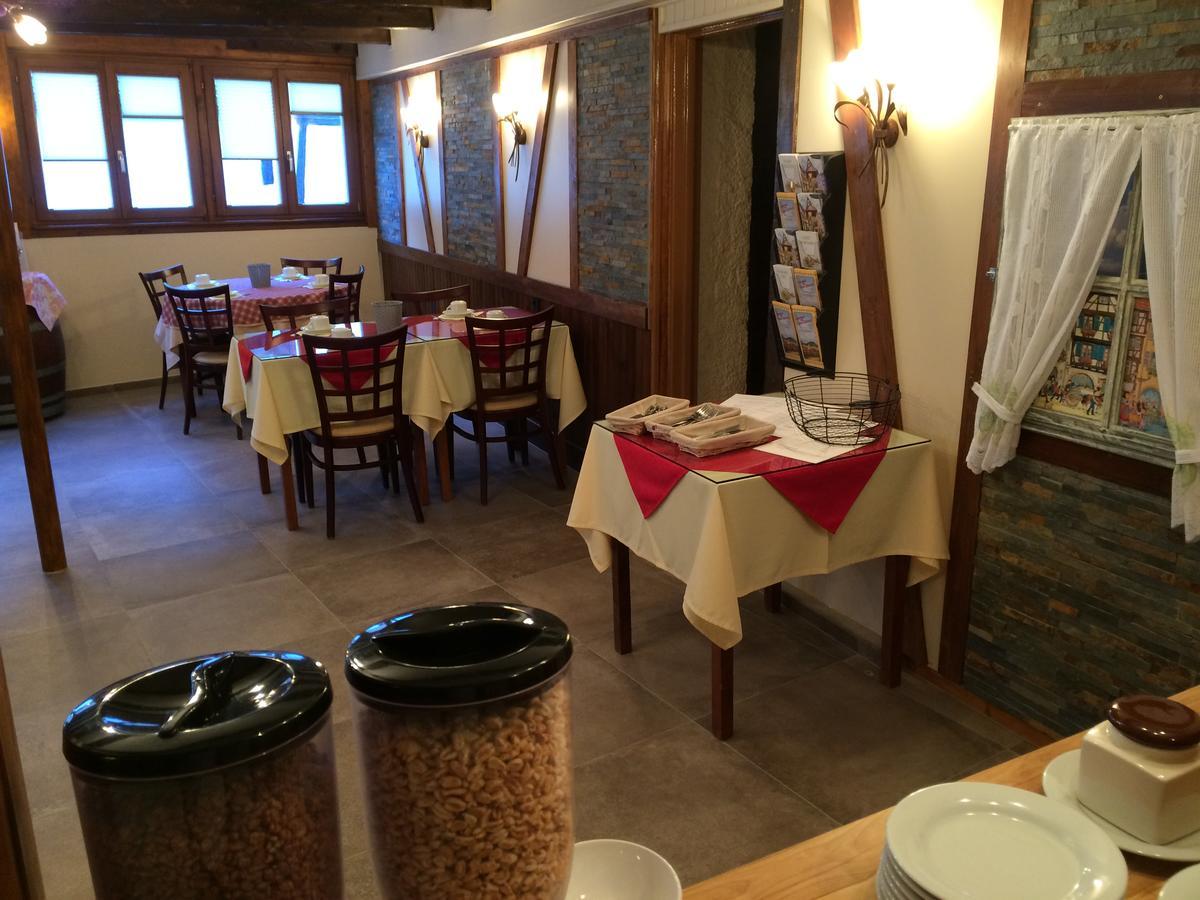 Auberge Des Trois Chateaux 엥기쉬하임 외부 사진
